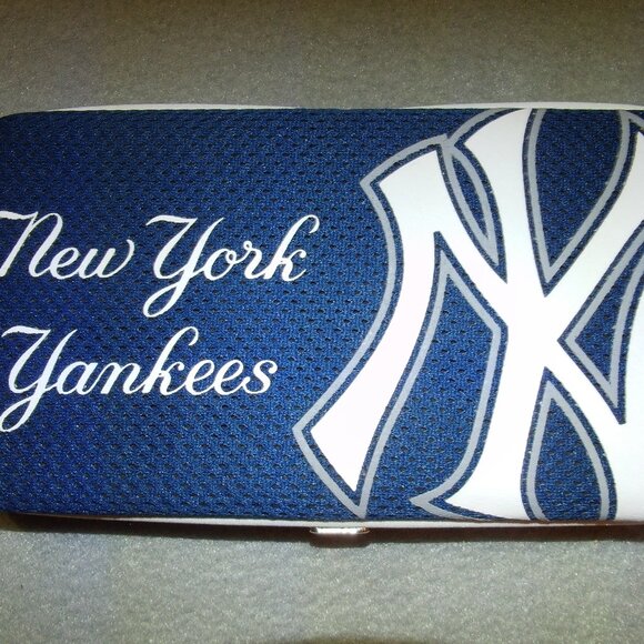 New York Yankees Women's Shell Mesh Wallet MLB Authentic by Little Earth NY - Picture 1 of 5